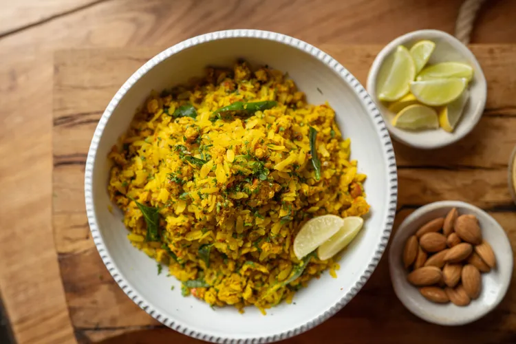 Easy Anda Poha Recipe: A Quick & Flavorful Indian Breakfast with Eggs